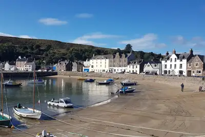 Image de Stonehaven Home with a spectacular harbor view.