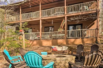 Image de 'Joshua’s Lodge' w/ Hot Tub + Mountain Views!
