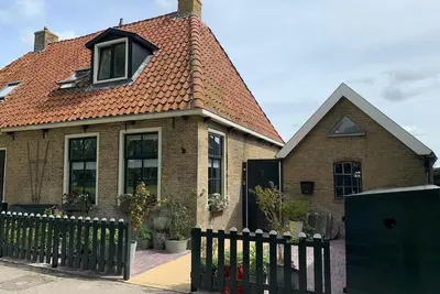 Image de Holiday home for 6 people in a Frisian village with a spacious kitchen diner