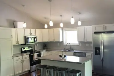 Image de Looking for a spacious getaway home to spend time with friends and family!