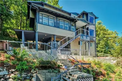 Image de Moden West Seattle House in the Trees