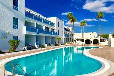 Image de Aguazul 112, 118, 202, 216, very centrally located on Avda. de las Playas (112)