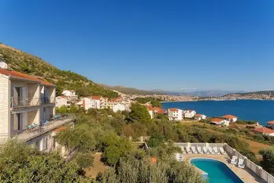 Specious property 2200m2, 250m next to the beach with a heated swimmingpool