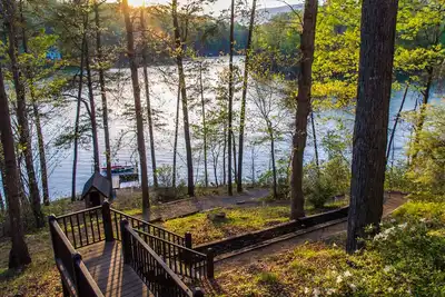 Image de Peaceful Lake House Retreat: Swim, Kayaks, SUPs