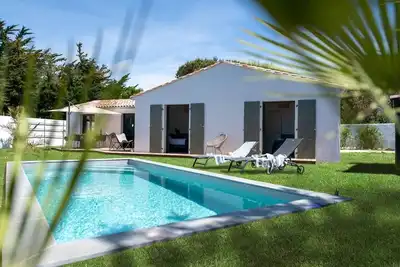 Image de Maison d'architecte avec piscine à deux pas de la plage des Grenettes