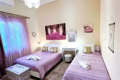 Image de Luxury, cozy flat with yard anf fireplace, in the ancient port of Delphi