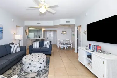 Image de Coastal 12th Floor Beachfront Condo w/ Close Dining & Shopping in Destin! 🌊🌴💙
