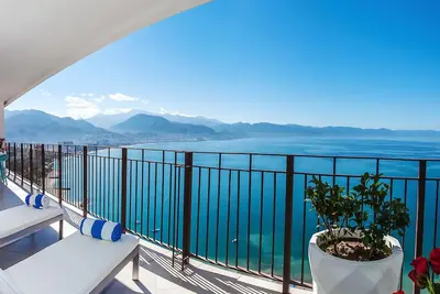 Image de Spectacular views beachfront 25th floor condo