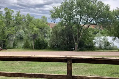 Image de Secluded cabin by lake, pet friendly, quiet