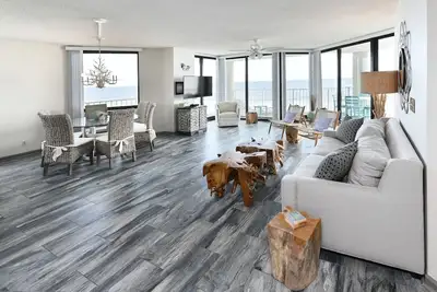 Image de One Ocean Place - Three Bedroom Oceanfront Condo