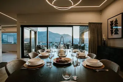Image de The Heights · Stylish holiday home | Lake Views | Outdoor Fire