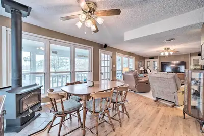 Image de Lake Livingston Hideaway w\/ Dock + Gas Grill!