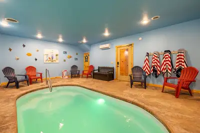 Image de New! “WaterTastic” Private Cabin heated Indoor Pool, Theater, fantastic view