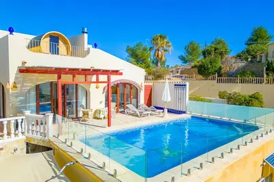 Maison de vacances privée avec piscine privée, climatisation, Tv, terrasse, vue panoramique