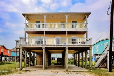 Image de Charming 4 bedrooms beach house<br>That is walking distance to the beach