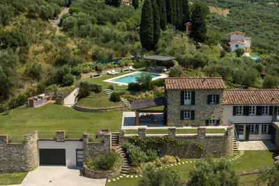 Image de Charming country house on the hills north of Lucca with stunning view