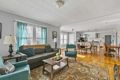Image de Mins to Airport & Downtown-Beautiful Tarrant Home