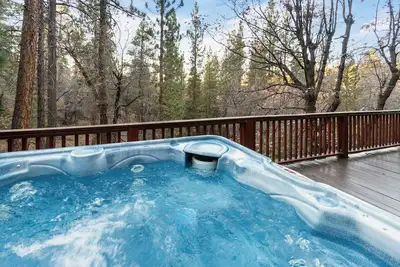 Image de Lucy I'm Home by Destination Big Bear : Close to Bear Mountain and Snow Summit! Mountain Views! Hot Tub!