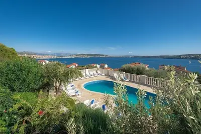 \"Luxury Oasis: 2200m2 Property, 250m to Beach, Heated Pool! \"