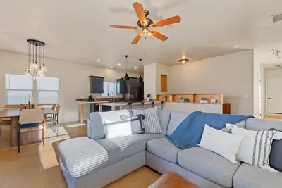 Image de Large Private Home in Jerome, Az w\/ Full Kitchen