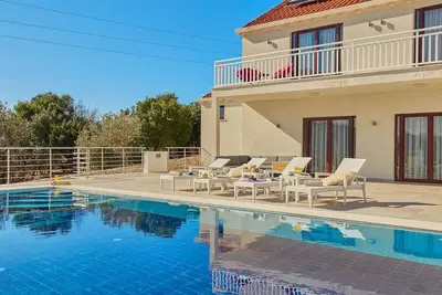 Image de Villa Callista**** - Pool, Gym, 8min to Old Town
