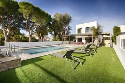 Image de Ter Superbe Villa Canal Ter, Piscine, Amarre, Parking, Wifi