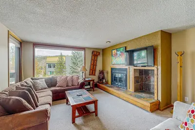 Image de Condo on the Shuttle Route w\/ Private Sauna, Fireplace & Shared Hot Tubs\/Pool