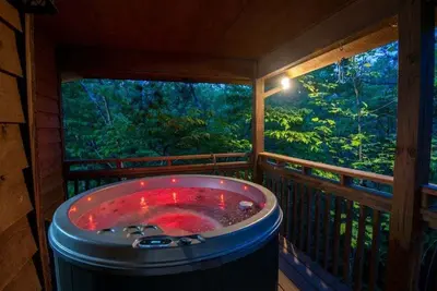 Image de Rocky Top Lodge - Views + Modern Farmhouse Vibes + Wi-Fi + Hot Tub + Fireplace