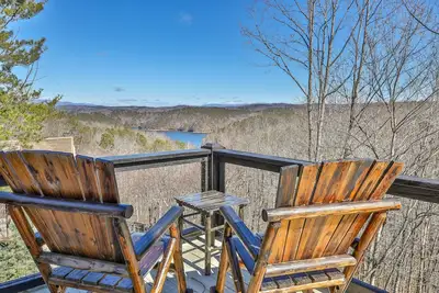 Image de View-tiful Getaway! Hot-tub, Firepit, Dog-friendly with fenced yard!