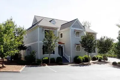 Image de Quiet end home. Walk to Water Country, minutes to Busch Gardens, Pools & Golf