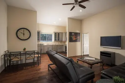 Image de Scottsdale Pv Huge Guest House, fully livable, with a private basketball court