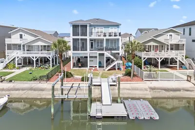Image de Spacious 5-Bedroom Ocean View Home in Ocean Isle Beach, dock and elevator