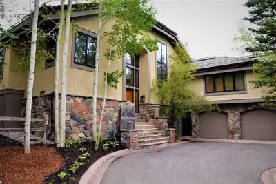 Image de Private Home! Ski In/Ski Out, Highlands Pool & Hot Tubs! A/C in Master Bedroom