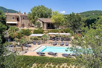 Image de Villa Cenobio A: A characteristic and welcoming apartment that is part of an ancient country house made of stone, with Free Wi-Fi.