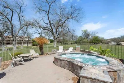 Image de Heated Pool & Hot Tub | Near River & Tourist Spots