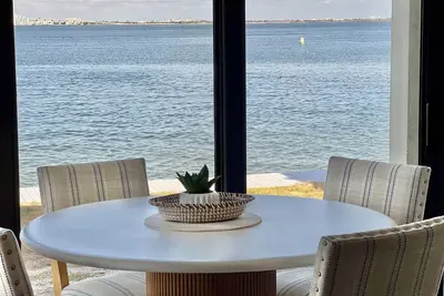 Image de Bayfront 3br steps from San Carlos Bay-Private Fishing Pier, Dolphins, Sunsets!