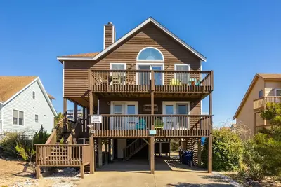 Image de 418 - Luxurious Nags Head Home with Hot Tub and Near Ocean!