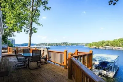 Image de Charming Lake Front House with Main Channel View
