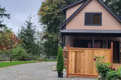Image de Tackle Box Cottage at the Lake\nFish all year Boat rentals at your doorstep.