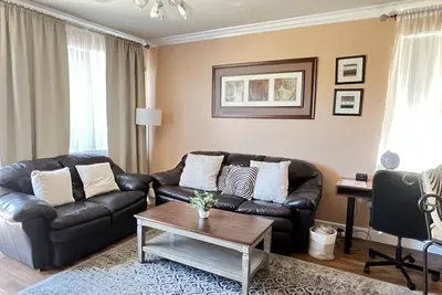 Image de Beautiful house in the court by the park