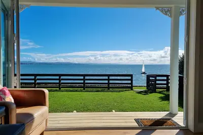Beachfront luxury, re-charge your soul. . . ♥ Pet friendly! Just ask 🥰