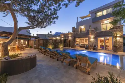 Image de Luxury 7 bedroom villa with private infinity pool next to beach