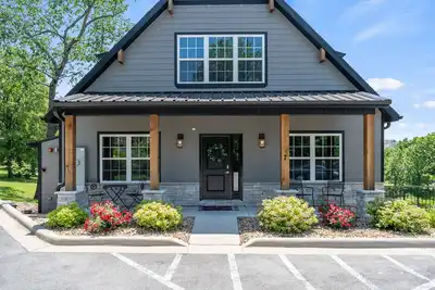 Image de 7br Golf View Home Near Hwy 76 • Walk to Shows & Fun • Hot Tub •Resort Perks