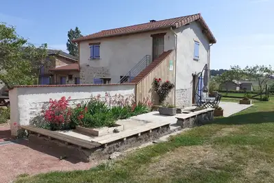 Image de Gîte charmant avec 2 chambres et jardin, tout équipé en campagne avec Wi-Fi et parking gratuit