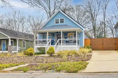 Image de 2 Mi to Duke & Dtwn Durham: Modern Home w/ Patio!