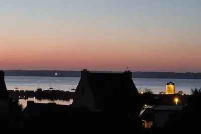 Image de Vue Mer. Veritable Maison De Pecheur Camaretois, Le Port A Pieds.