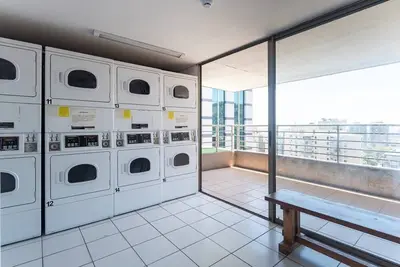 Image de Urban Burgundy - 1br, Metro, Wifi, Tv