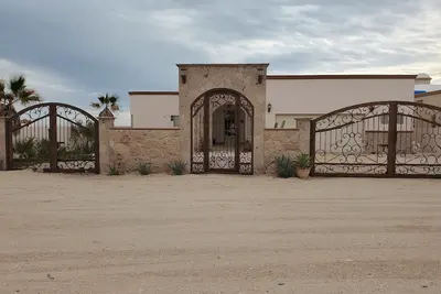 Beautiful Oceanfront. Huge Kitchen. Pet Friendly