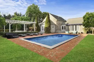 Image de East Hampton Bungalow