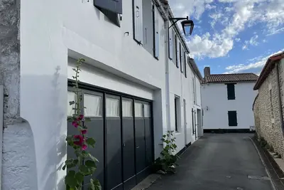 Image de Maison de village de charme, 5 chambres, cour, proche de la plage et du Phare